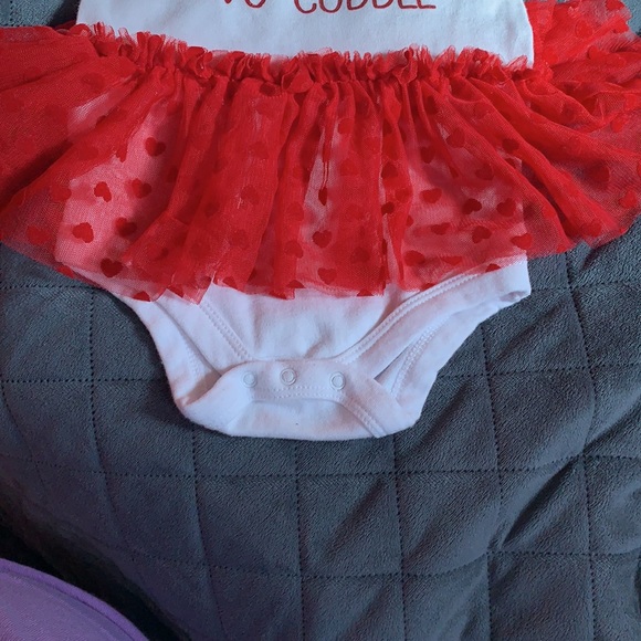 Cute Valentine onesie - Picture 3 of 5